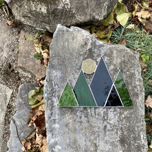 Mountains & Sun - Green